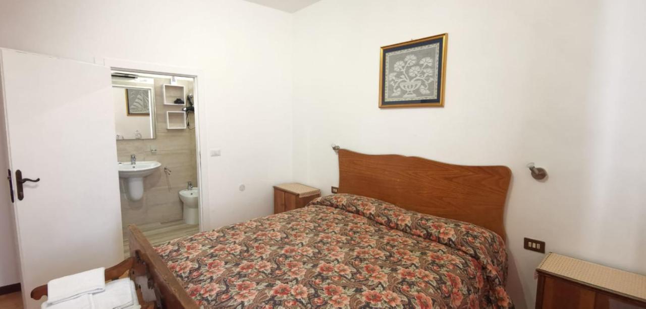 Hotel La Casa in Piazza Gubbio Esterno foto